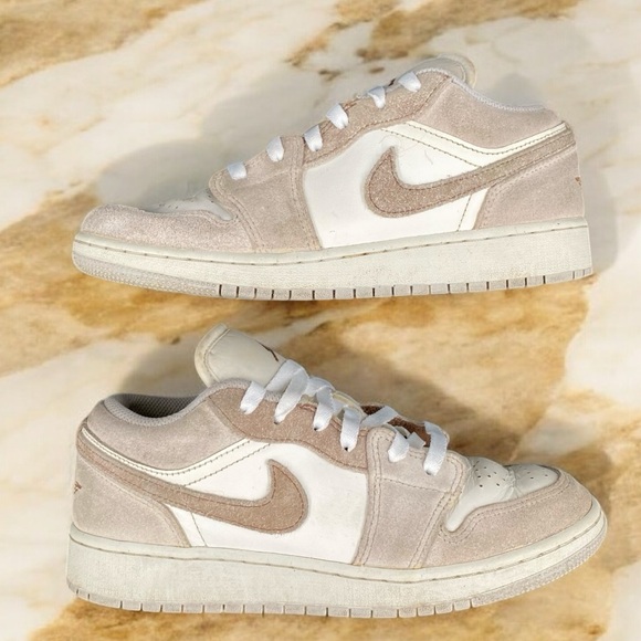 Air Jordan 1 Low SE Light Taupe Sail Brown Sneakers Women’s 7 Premium Suede - Picture 8 of 11